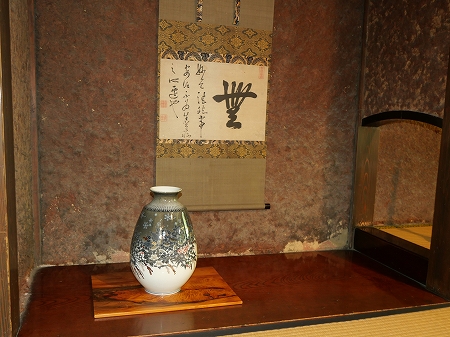 床の間 稲穂四季花文花瓶.jpg