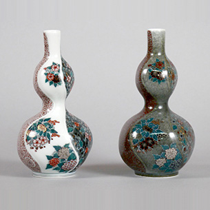 ①色絵墨色墨はじき四季花文花瓶②色絵薄墨墨はじき四季花文花瓶