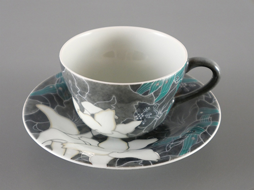 色絵雪花薄墨墨はじき百合文碗皿