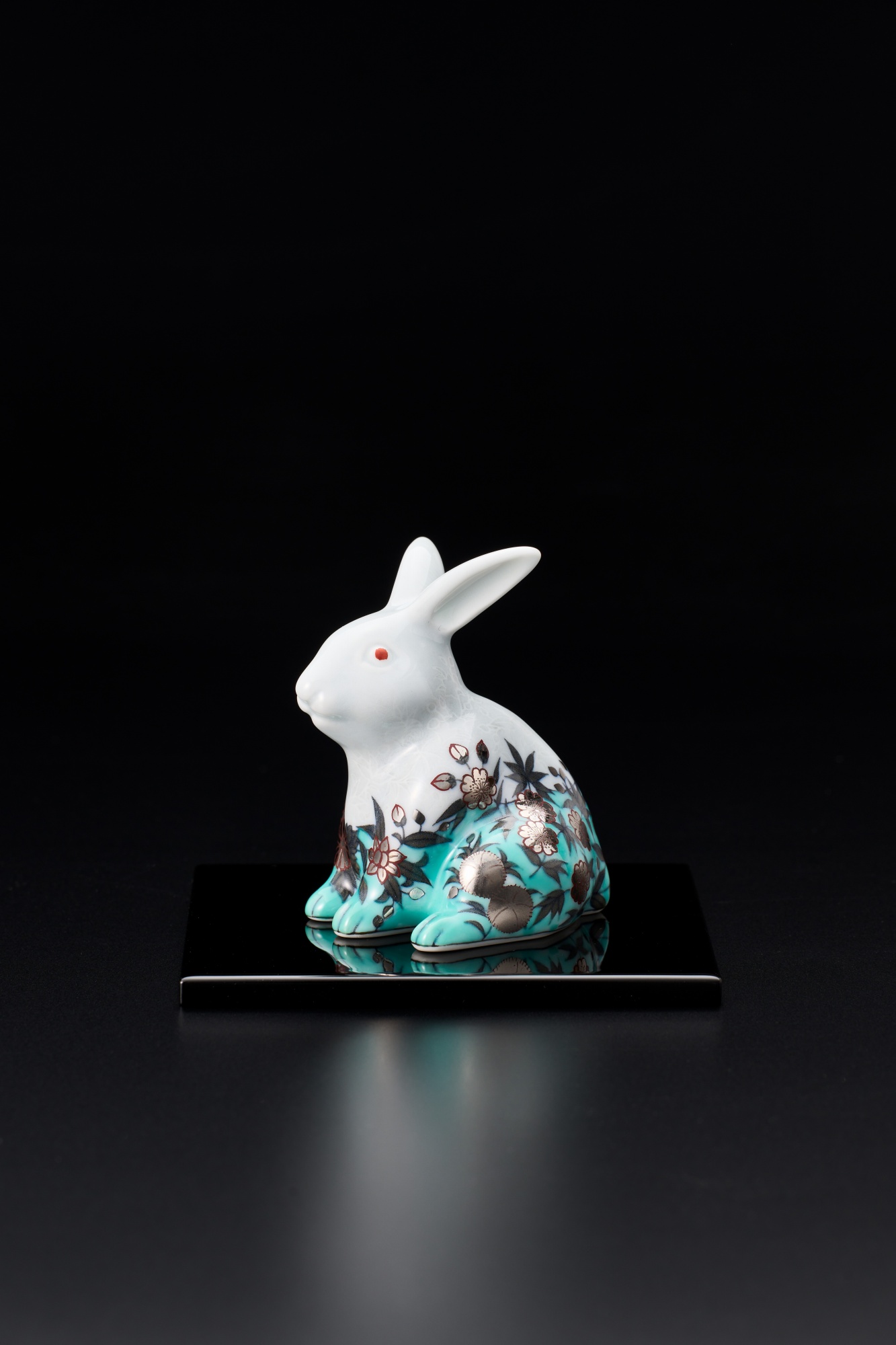 （極美品）今泉今右衛門　色絵緑地小鳥　置物　ロイヤルクラウンダービー 極美品）今泉今右衛門 色絵緑地小鳥 置物 ロイヤルクラウン